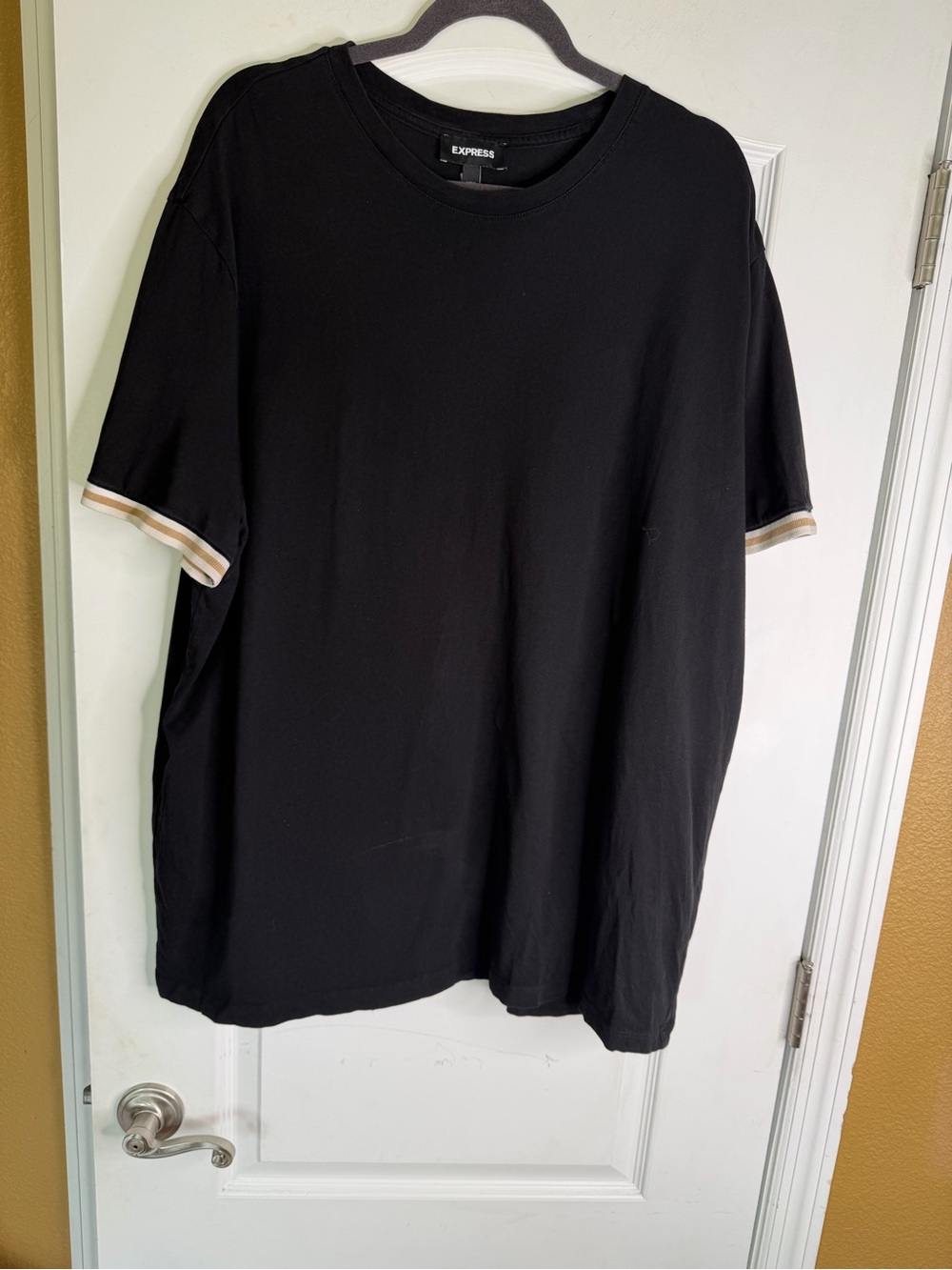 Express Men’s Black Short Sleeve Crew with Tan and White Sleeve Trim. Size XXL.